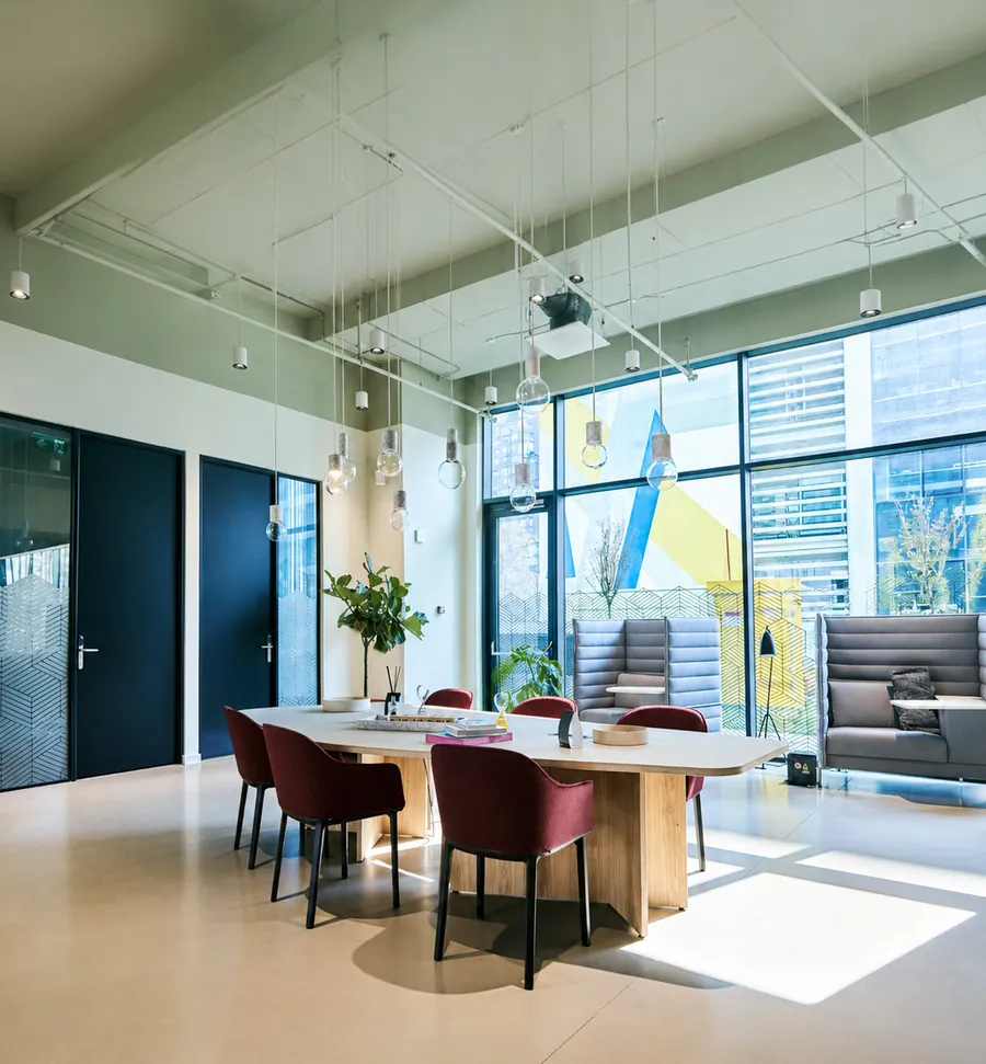 Không gian Work Hub ngập ánh sáng tự nhiên